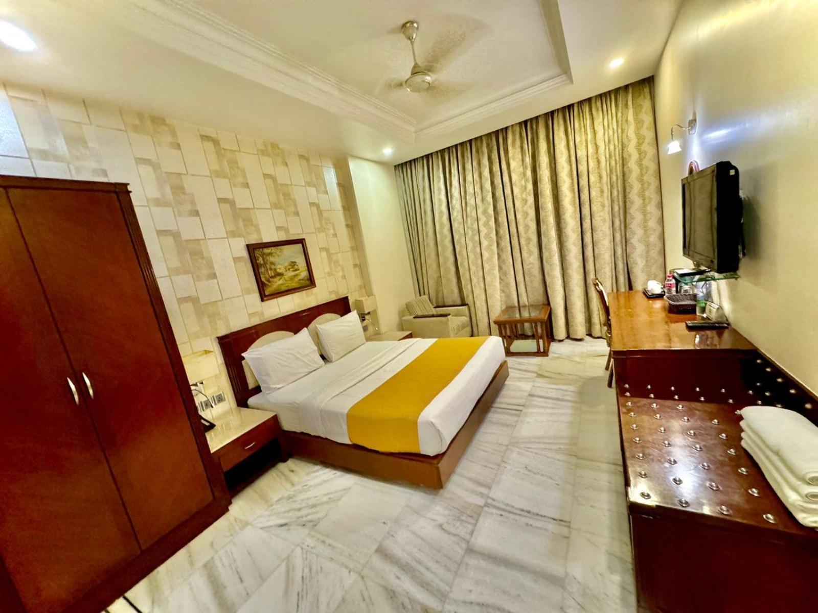 Hotel Florence Inn, Karol Bagh, New Delhi, 2 Min From Metro Екстериор снимка
