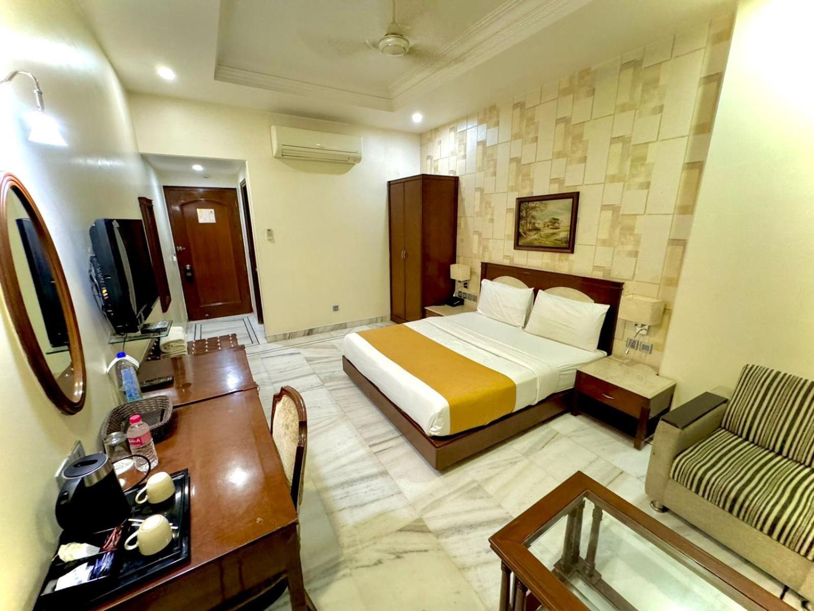 Hotel Florence Inn, Karol Bagh, New Delhi, 2 Min From Metro Екстериор снимка